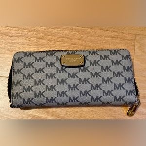 Michael kors large continental wallet in gray & black barely used